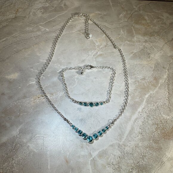 Silver & Aquamarine Crystal Vintage Avon/NRQ necklace & bracelet set - Picture 3 of 6